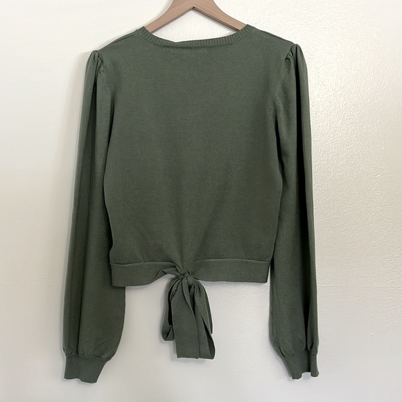 NWT Francesca’s Mi Ami Puff Sleeve Tie-Back Sweater in Sage - Picture 9 of 11